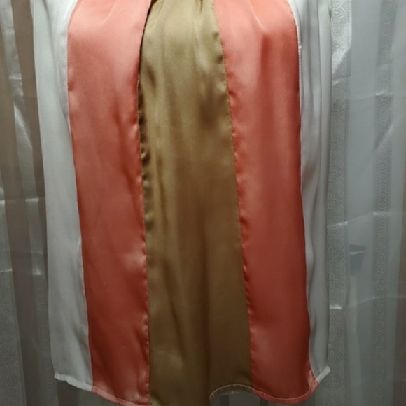 🌺 Notations M Three-toned Flowy Blouse - Picture 2 of 5